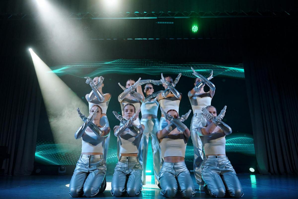 Кеуделі мулат сиқты сорады Қыздардың аузындағы порносын онлайн көру